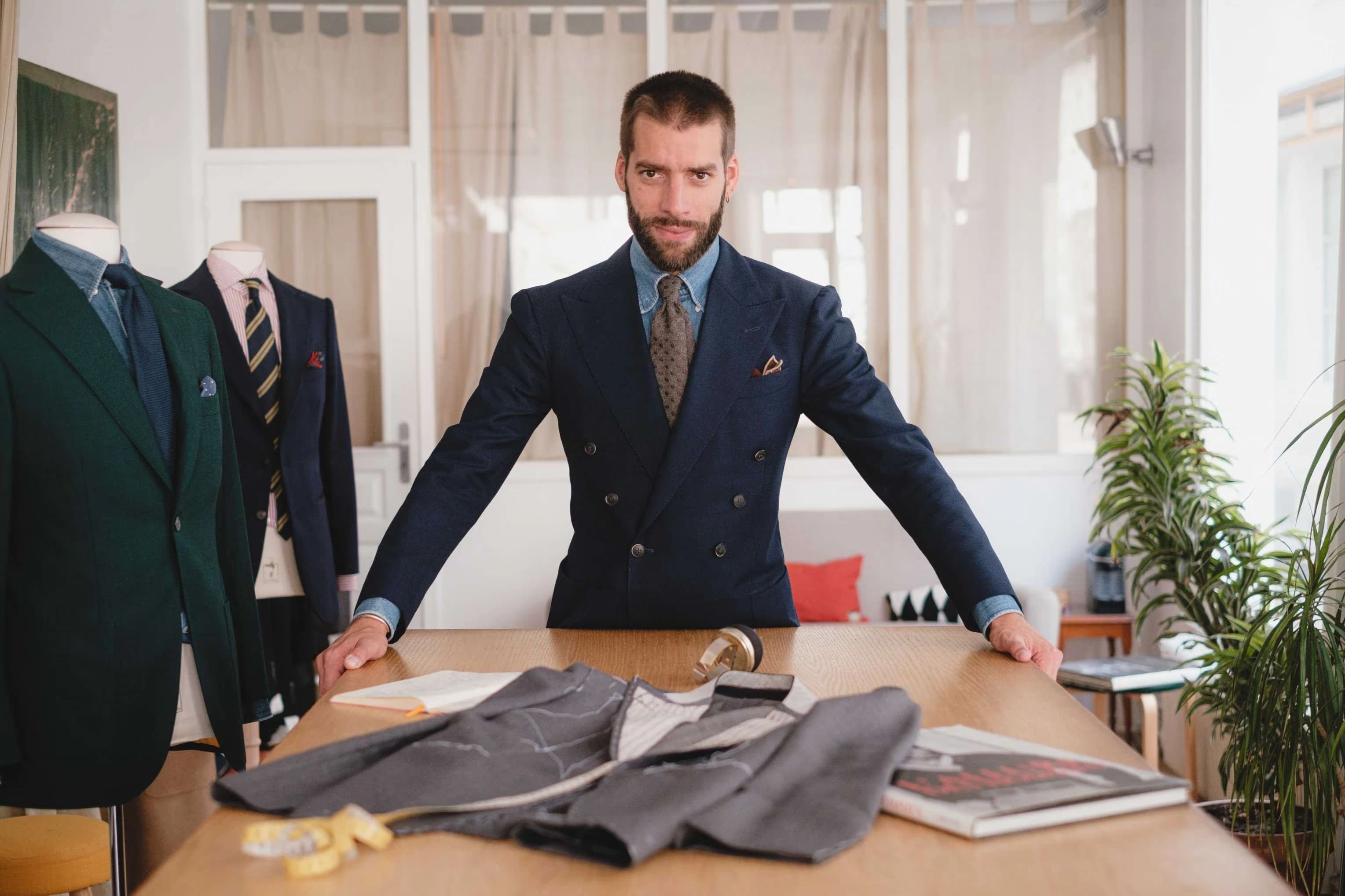 Atelier de tailleur avec costumes sur mesure